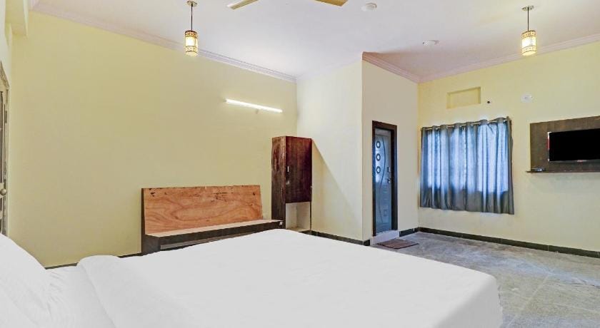 Hotel O by OYO Abhi's R Square Hotel in Hyderabad