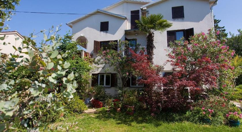 Apartment with terrace near the beach Apartment in Primorje-Gorski Kotar County