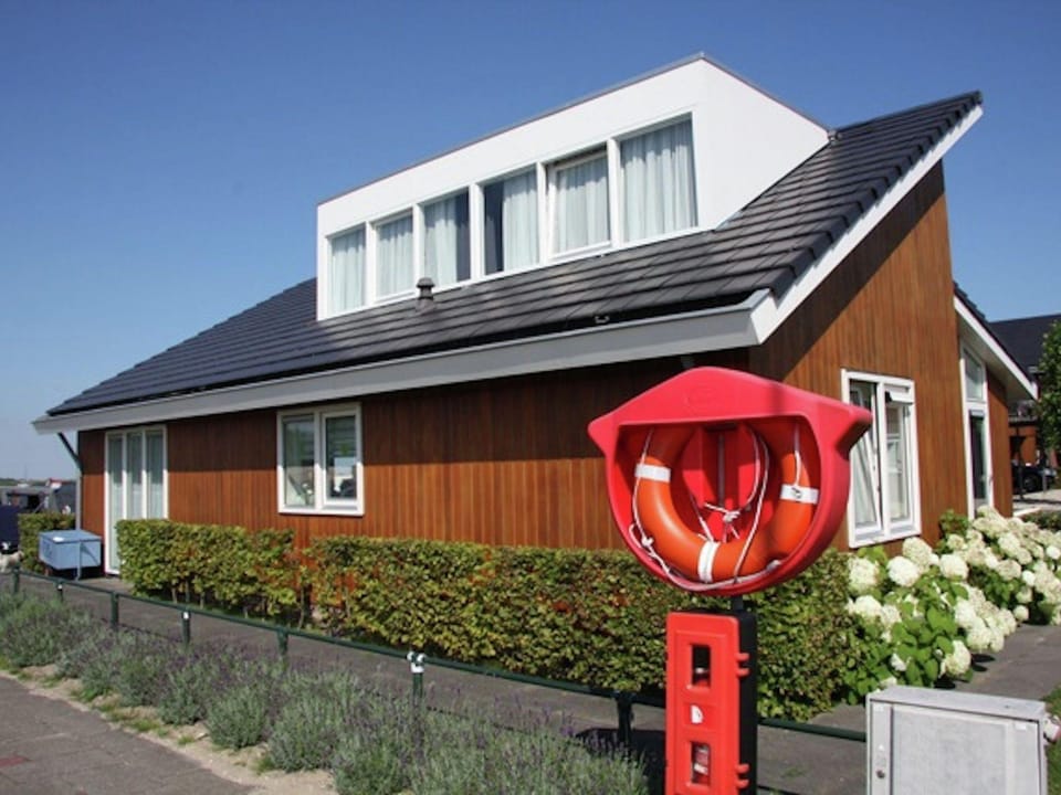 House by Uitgeestermeer with Garden Vacation rental in North Holland (province)