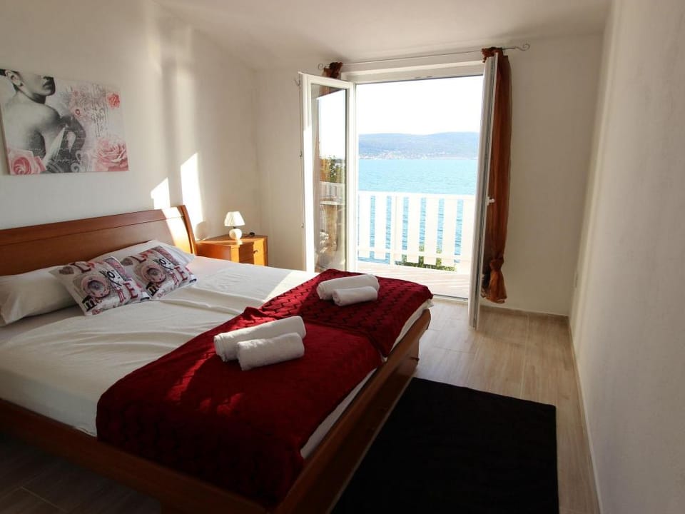 Awesome apartment in Zadarska županija w/  Apartment in Seline