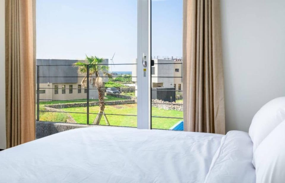 JeJu 신트라움 펜션(162㎡, 침실 4개(침대5개), 욕실 3개 프라이빗 독채 하우스) Vacation rental in South Korea