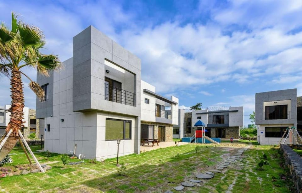 JeJu 신트라움 펜션(162㎡, 침실 4개(침대5개), 욕실 3개 프라이빗 독채 하우스) Vacation rental in South Korea