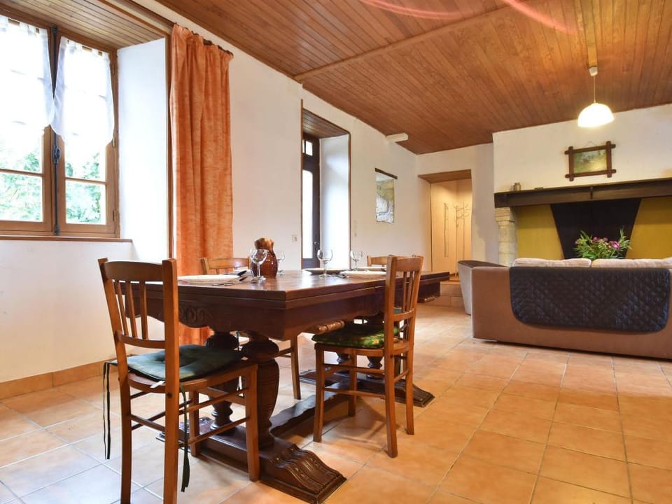 Scenic Home in Berbiguieres Vacation rental in Occitanie