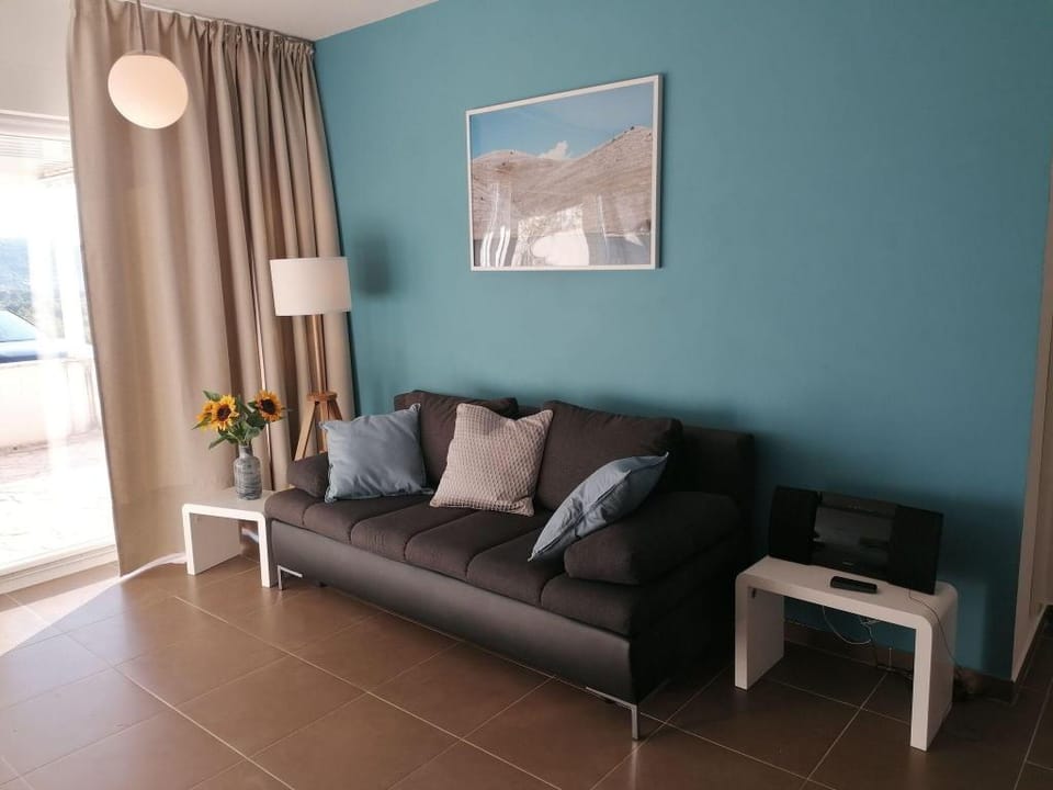 Apartment by the Beach in Dalmatia Apartment in Šibenik-Knin County, Croatia