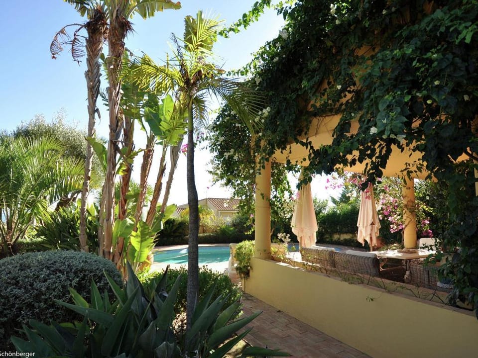 Semi-detached Villa with 1 Bedroom located near Meia Praia beach - Lagos Vacation rental in Lagos