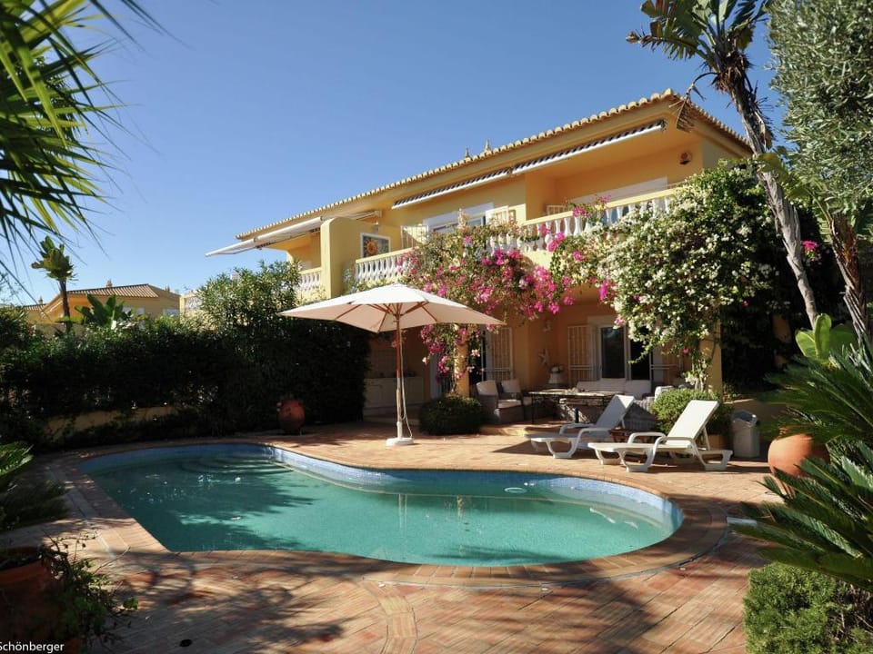Semi-detached Villa with 1 Bedroom located near Meia Praia beach - Lagos Vacation rental in Lagos