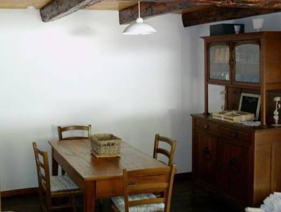 Hideaway in Villeneuve-dAllier Vacation rental in Auvergne-Rhône-Alpes