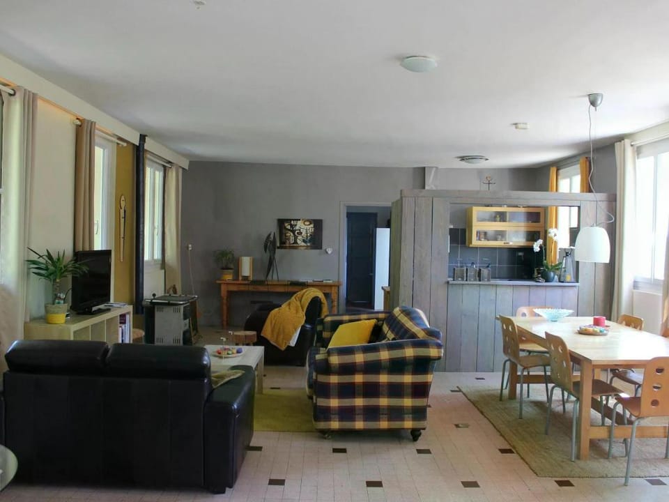 Burgundy Poolside Getaway Vacation rental in Bourgogne-Franche-Comté
