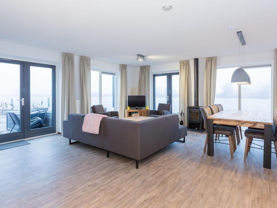 Lakebeach Holiday in Langelille Vacation rental in Friesland, Netherlands