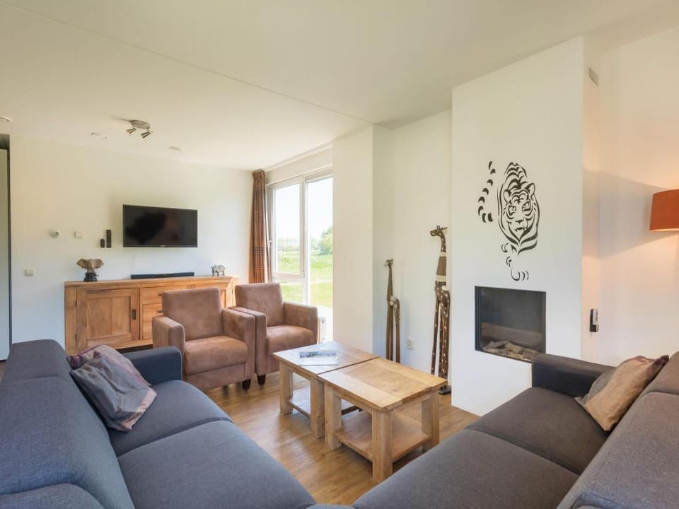 Luxury villa with shared pool Vacation rental in Flevoland, Netherlands