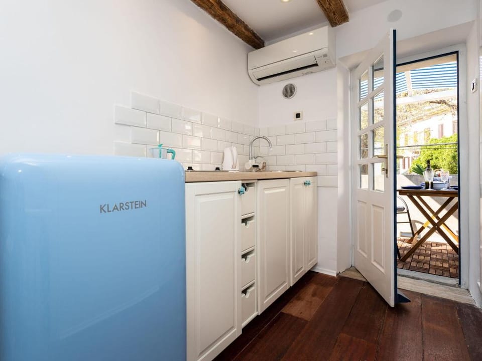 Adorable holiday home located near the beach ! Vacation rental in Lika-Senj County