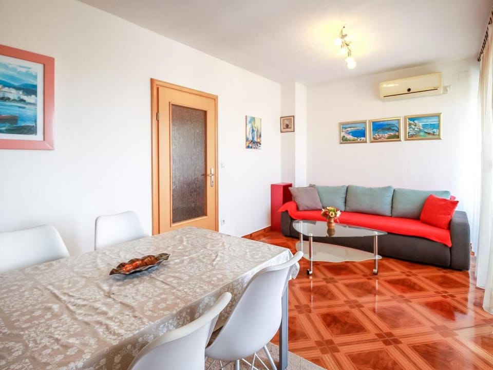 Simplistic Apartment in Malinska near the Sea Apartment in Primorje-Gorski Kotar County