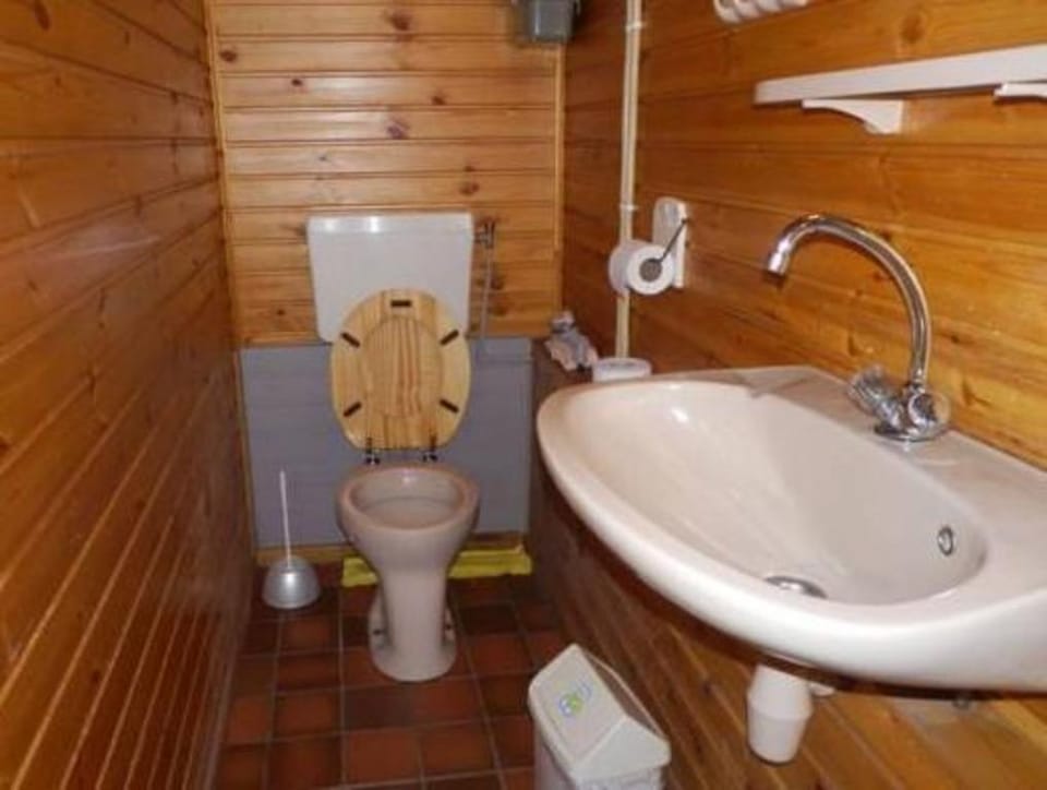 Forest Chalet in Lanklaar Vacation rental in Dilsen-Stokkem