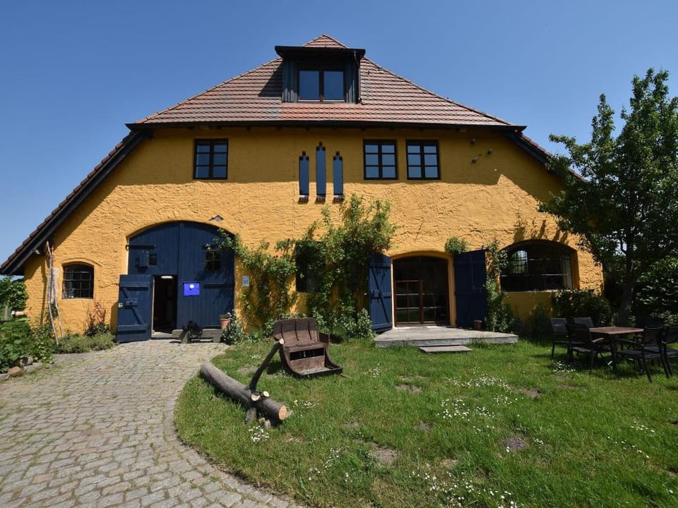 Besondere Ferienwohnung Bibliothek in Buschhagen Apartment in Mecklenburg-Vorpommern, Germany