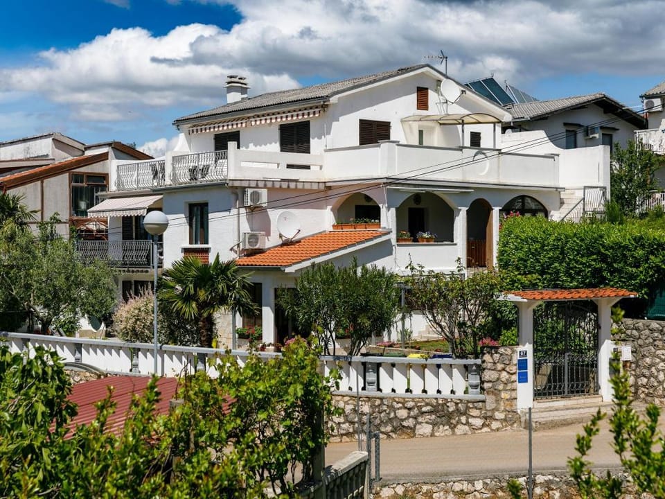 Malinska Flat with Garden View Apartment in Primorje-Gorski Kotar County