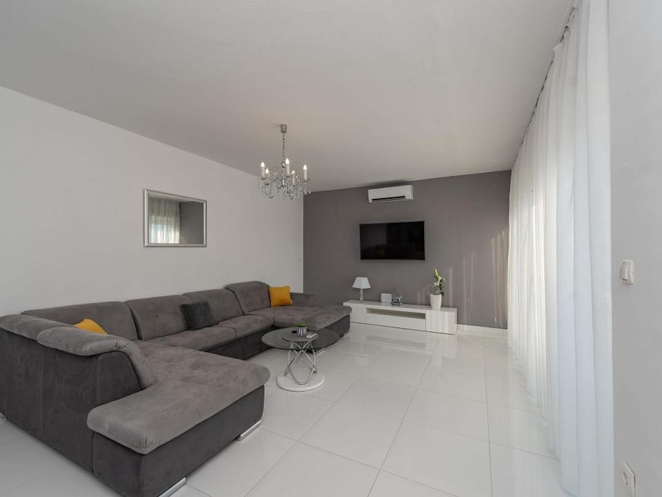 Villa in Galovac with Pool near Zadar Vacation rental in Šibenik-Knin County, Croatia