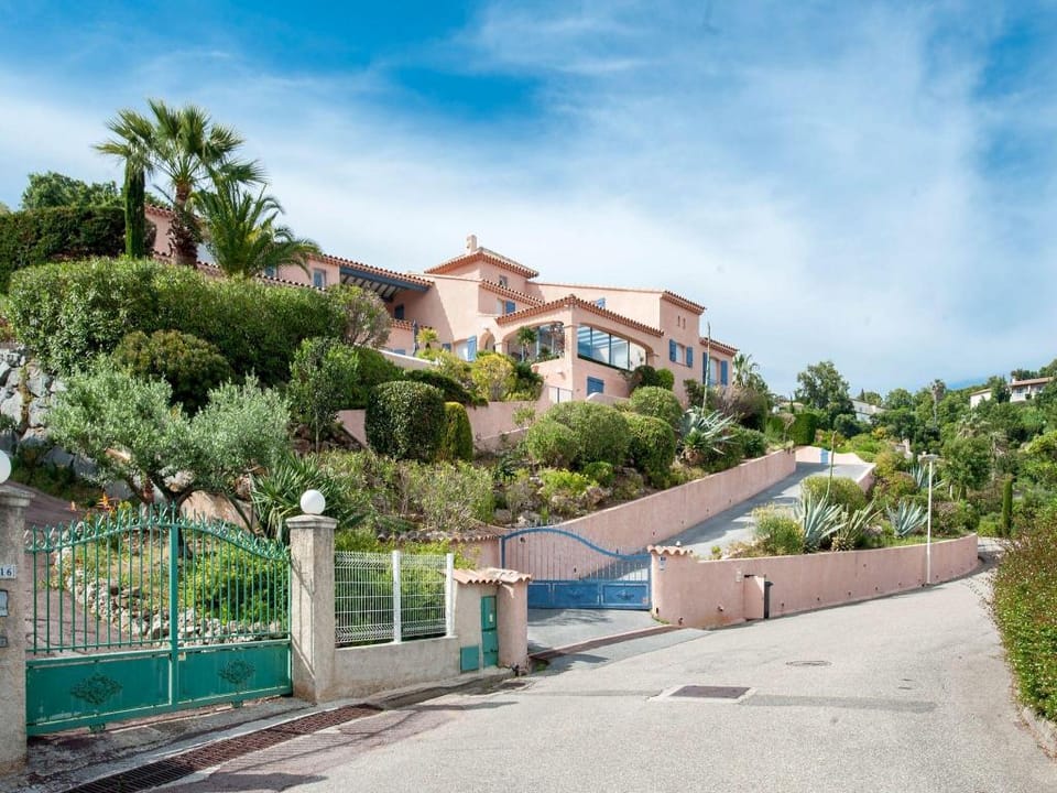 Luxurious Villa in Les Issambres with swimming pool and Sauna Vacation rental in Roquebrune-sur-Argens