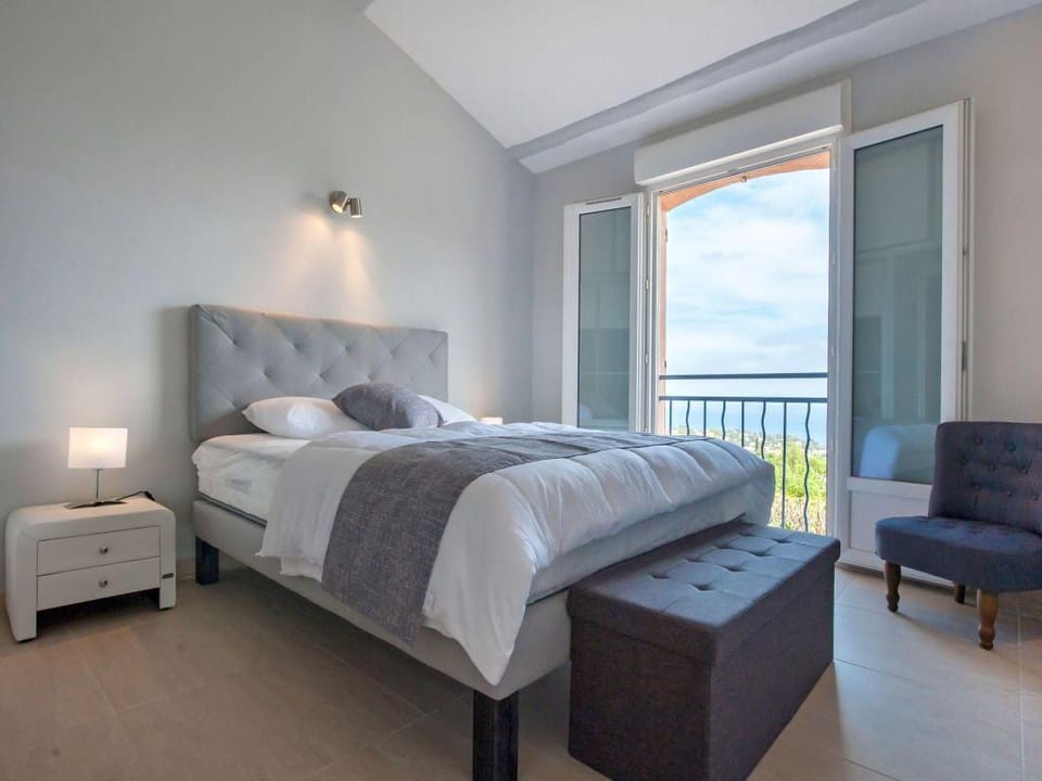 Luxurious Villa in Les Issambres with swimming pool and Sauna Vacation rental in Roquebrune-sur-Argens