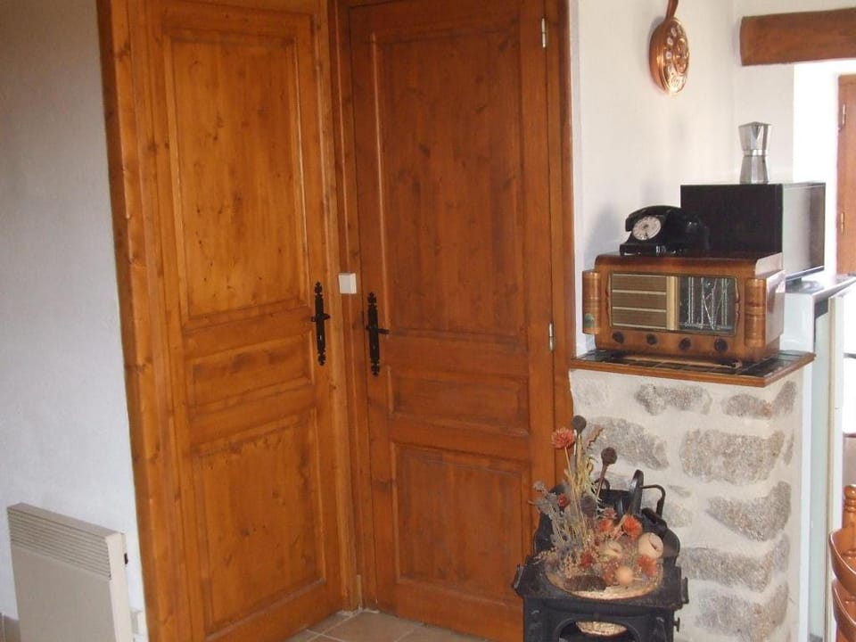 Rustic Retreat in Goutte-Claire Vacation rental in Auvergne-Rhône-Alpes