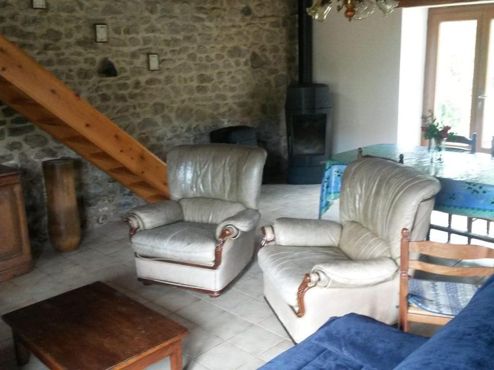 Rustic Retreat in Goutte-Claire Vacation rental in Auvergne-Rhône-Alpes