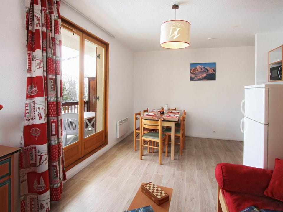 Poolside Alpine Apartment Stay Apartment in Saint-Sorlin-d'Arves