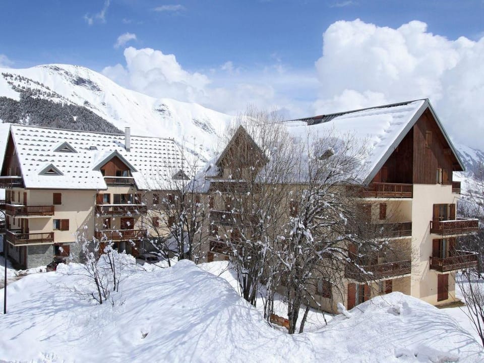 Poolside Alpine Apartment Stay Apartment in Saint-Sorlin-d'Arves