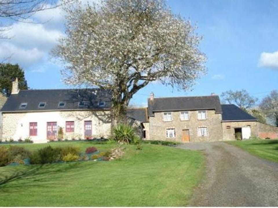 Family Home in Bonnemain with terrace Vacation rental in Brittany