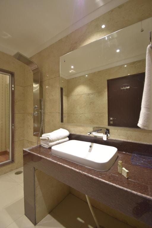 Grand Him Queen Hotel in Punjab, India