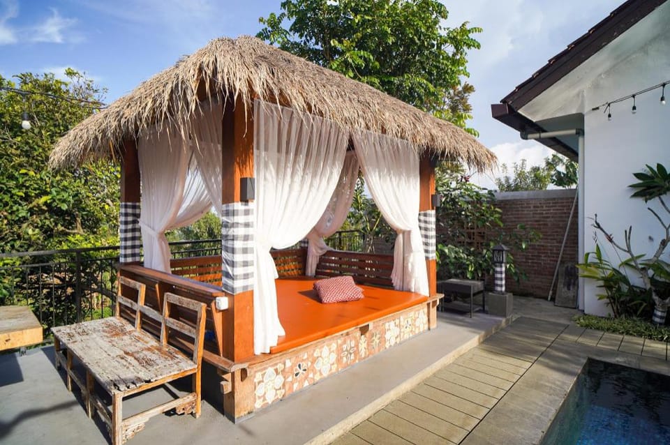 Omah Angkul Angkul Pool Villa Hotel in Parongpong