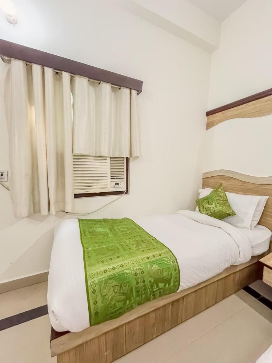 Hotel The Golden Bird Hotel in Agra