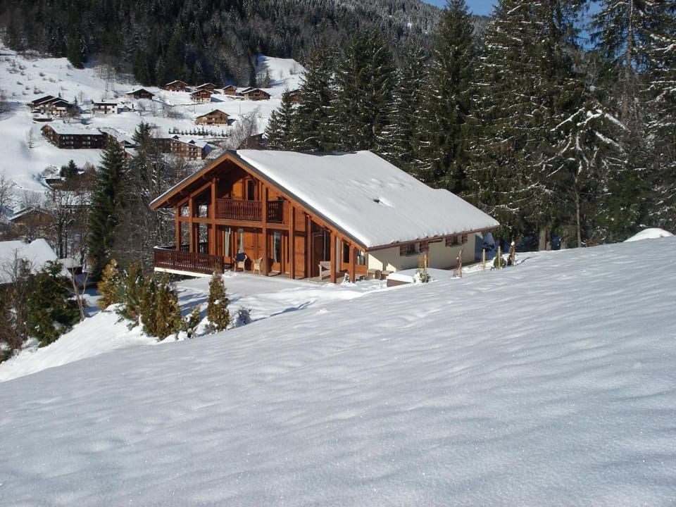 Chalet in Les Gets with Ski-InSki-Out Access Vacation rental in Les Gets