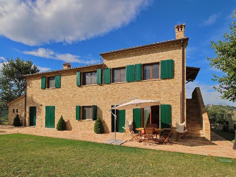 Tranquil Hilltop Cottage Vacation rental in Marche