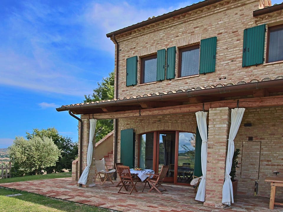 Tranquil Hilltop Cottage Vacation rental in Marche