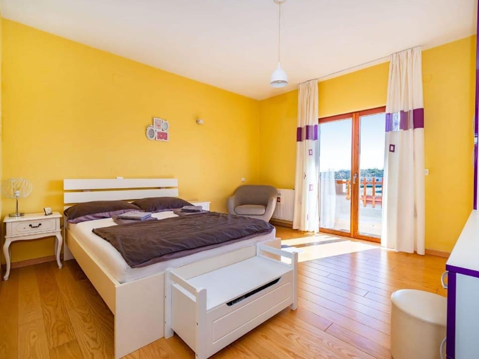 Delightful Apartment in Radovin with Garden Apartment in Zadar County