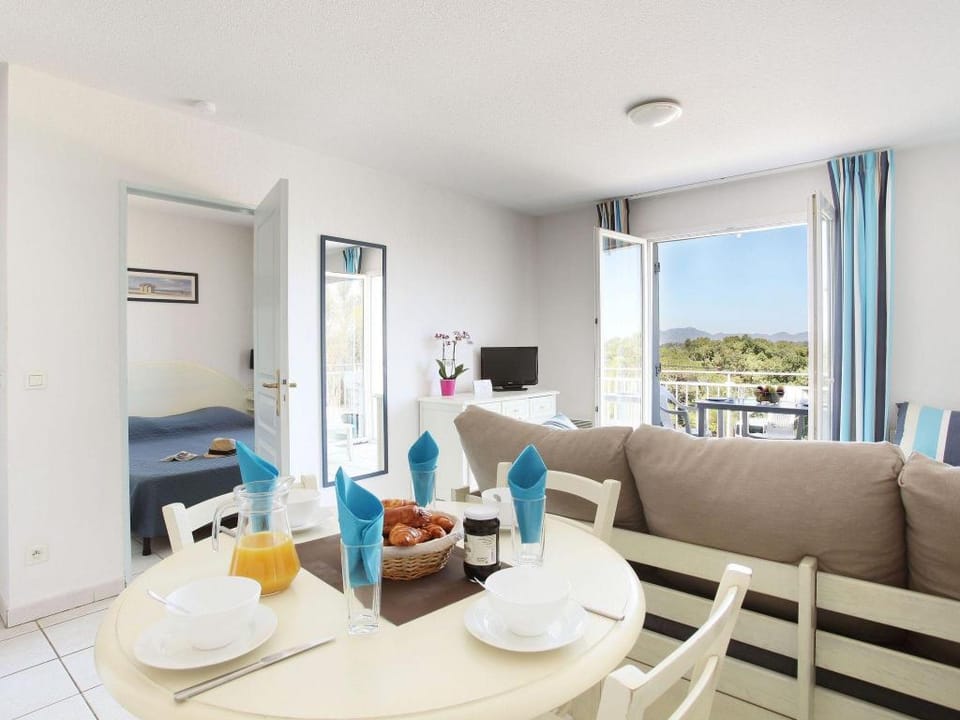 Coastal Stay for Groups Apartment in Roquebrune-sur-Argens