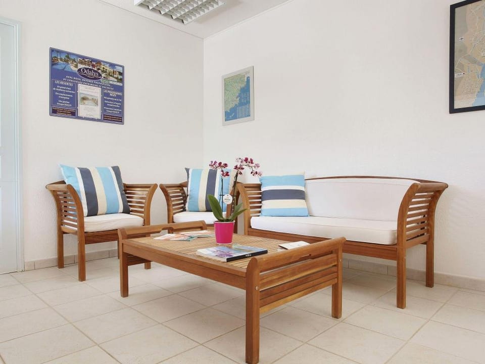 Coastal Stay for Groups Apartment in Roquebrune-sur-Argens