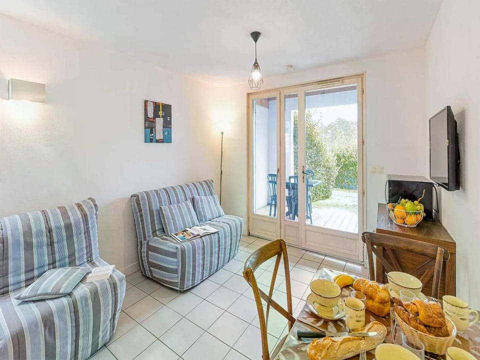 Studio in Arcachon Bay with Unique Design Apartment in Biganos
