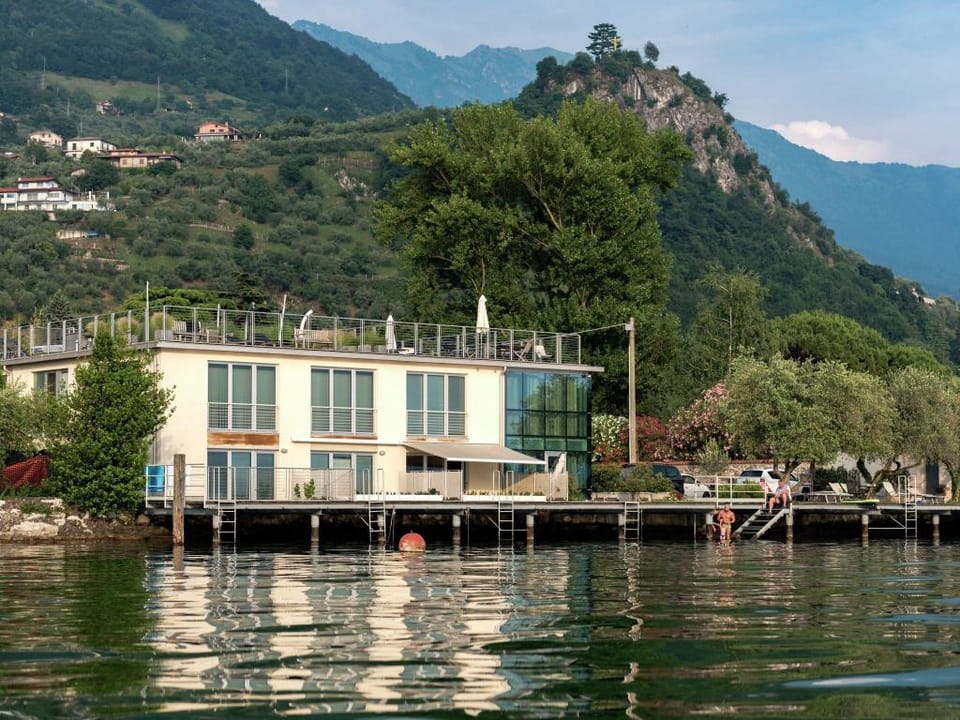 Lakefront Retreat with Garden Apartment in Province of Brescia
