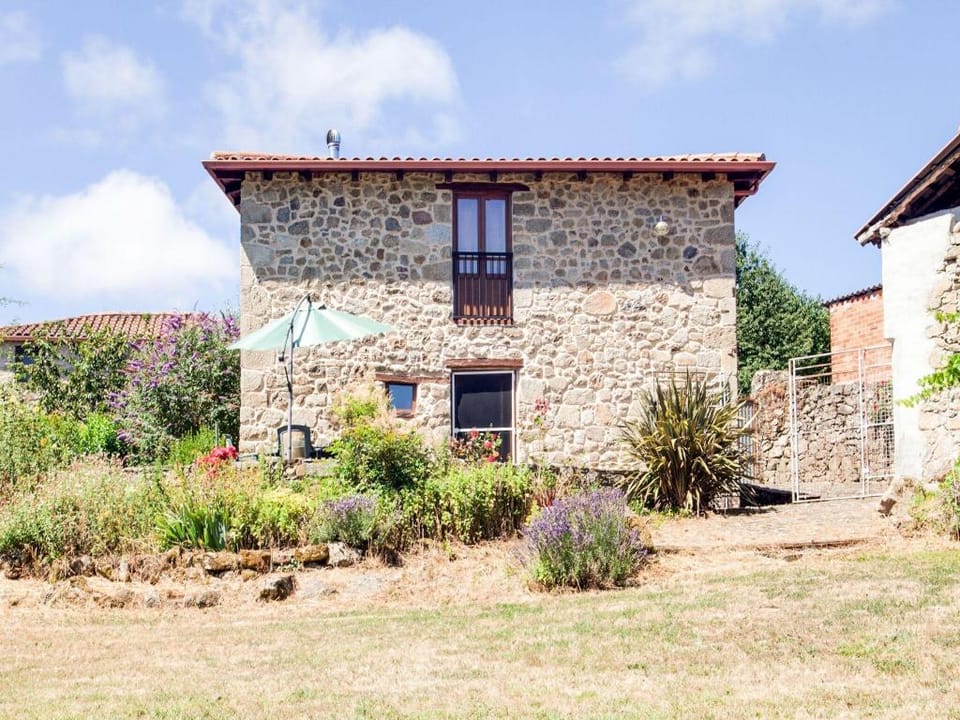 Farmhouse in Castrotane with Terrace Vacation rental in Galicia