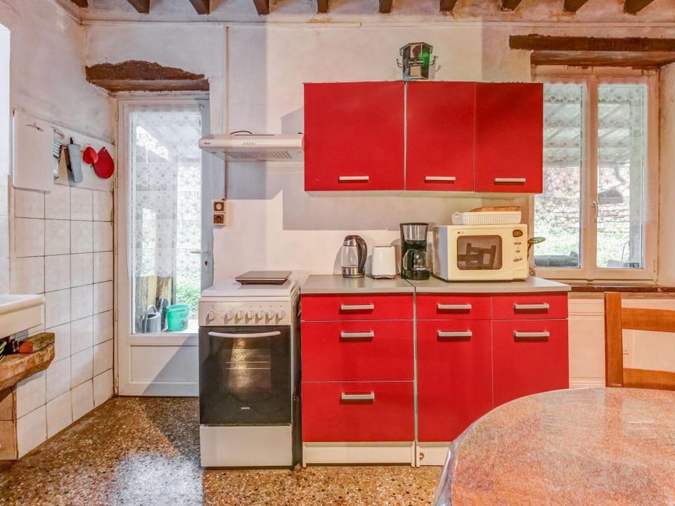 Traditional Holiday Home in Brinon sur Beuvron Vacation rental in Bourgogne-Franche-Comté