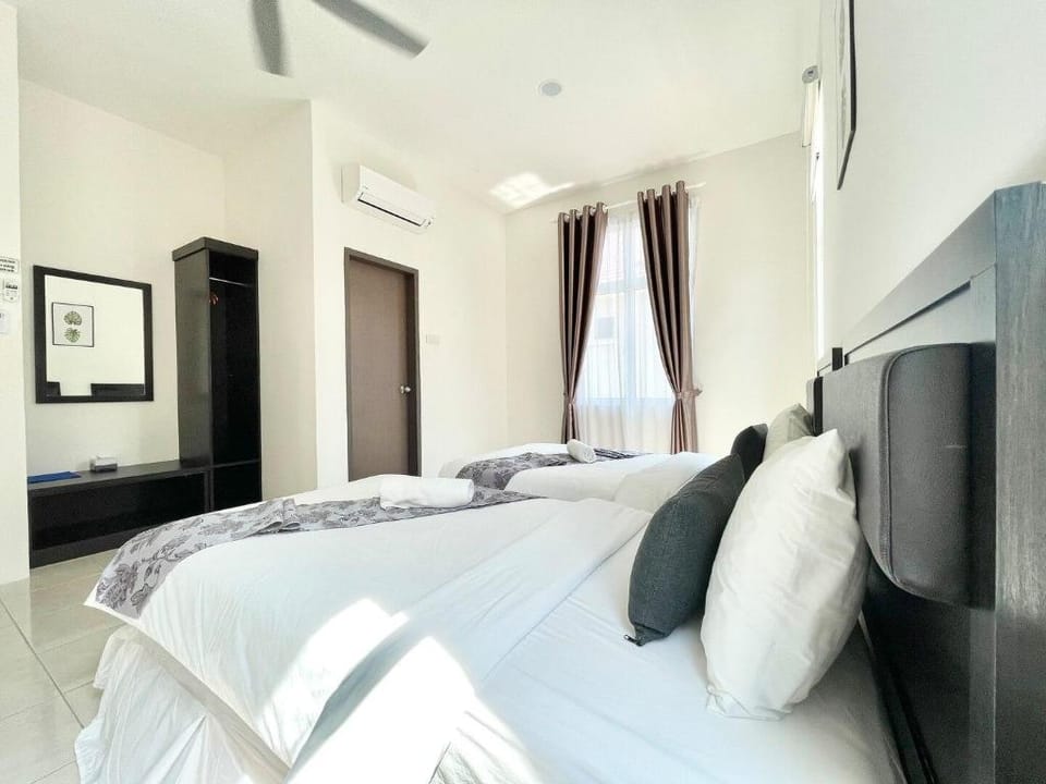 A Spacious 7BR Home w/ Private Swimming Pool  Vacation rental in Kedah