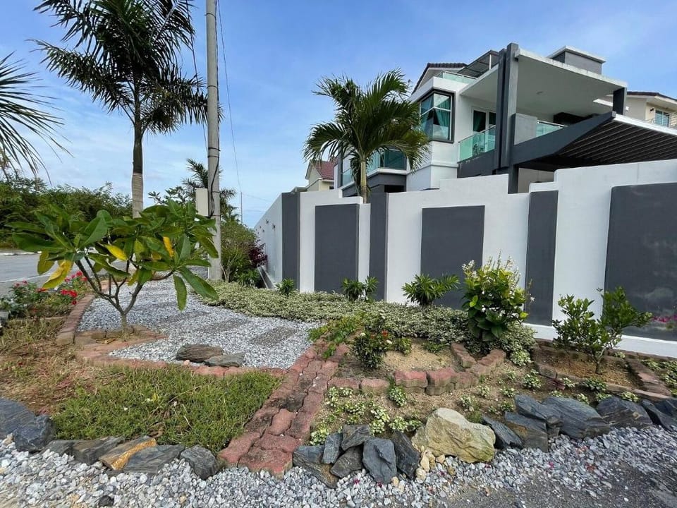 A Spacious 7BR Home w/ Private Swimming Pool  Vacation rental in Kedah