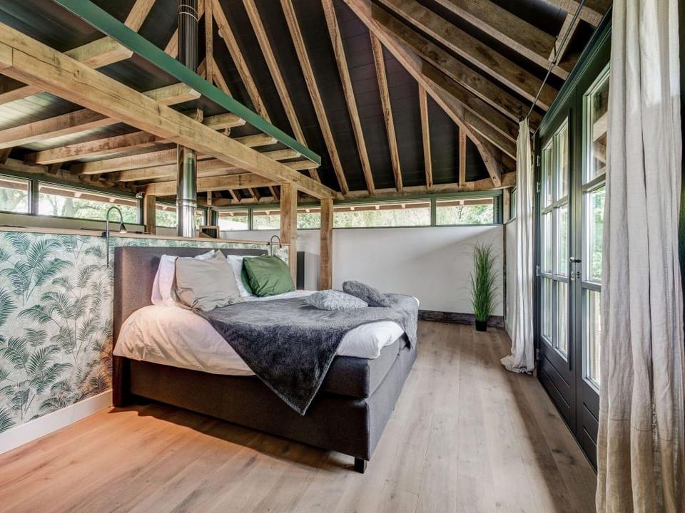 Lush holiday home with a private Hot Tub Vacation rental in Limburg (province)