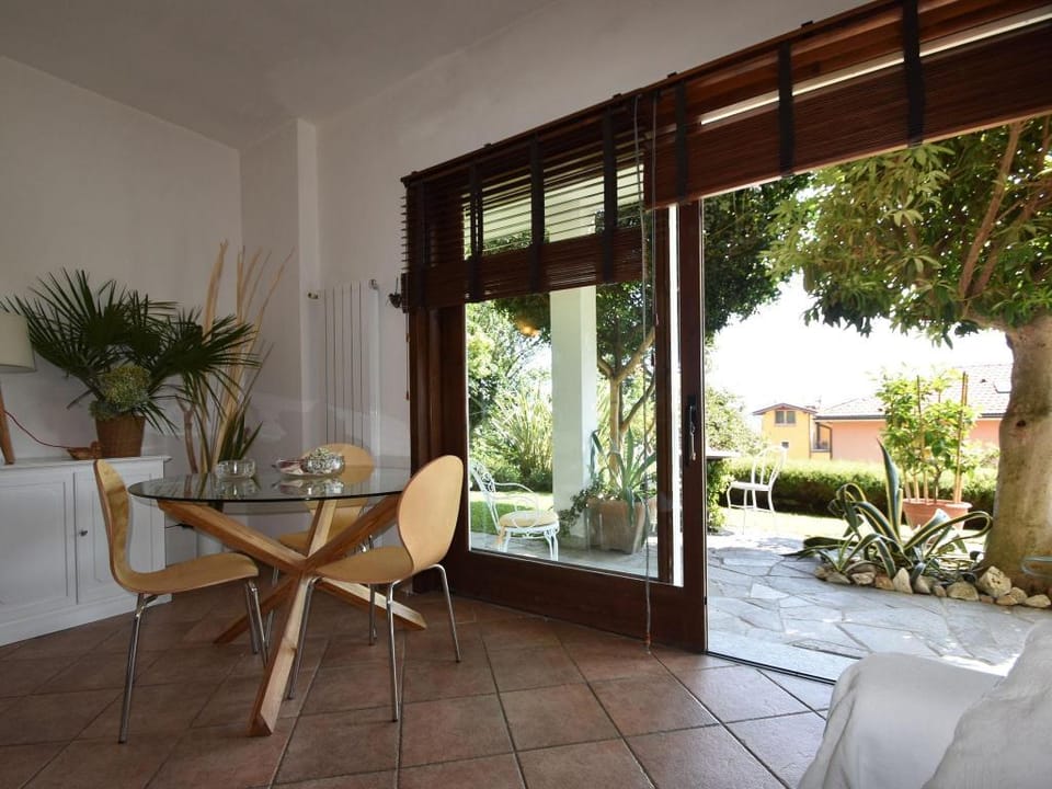 Chalet by Lake Maggiore with Garden Views Vacation rental in Canton of Ticino