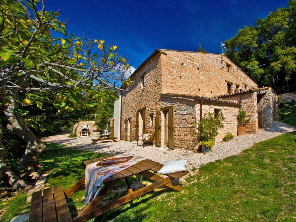 Apartment in Furlo Reserve with Saltwater Pool Vacation rental in Marche