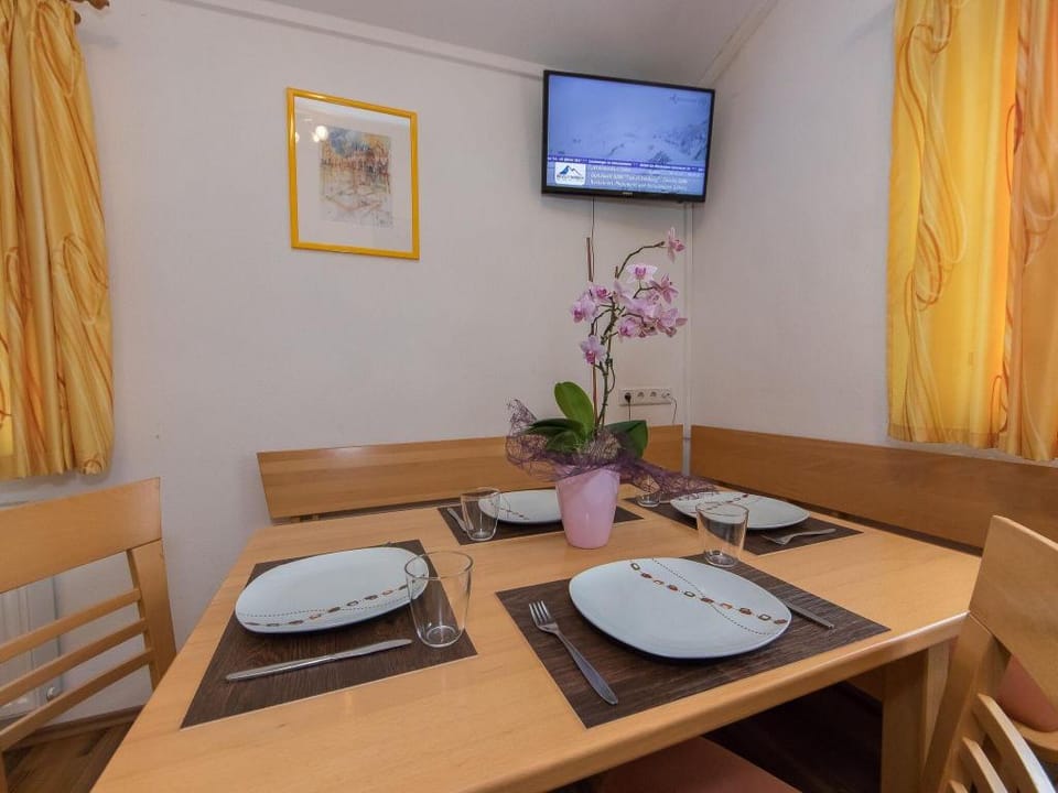 Sunny Alpine Apartment by the Slopes Apartment in Piesendorf
