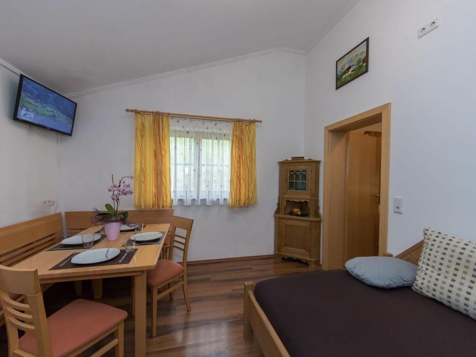 Sunny Alpine Apartment by the Slopes Apartment in Piesendorf