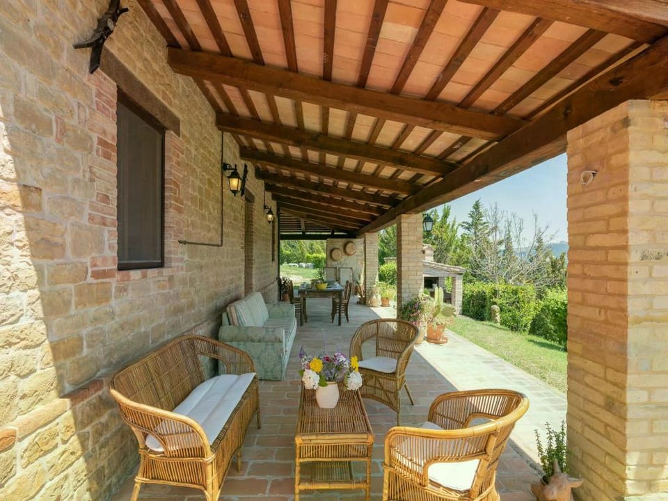 Country House in Monte San Martino with Pool Vacation rental in Marche