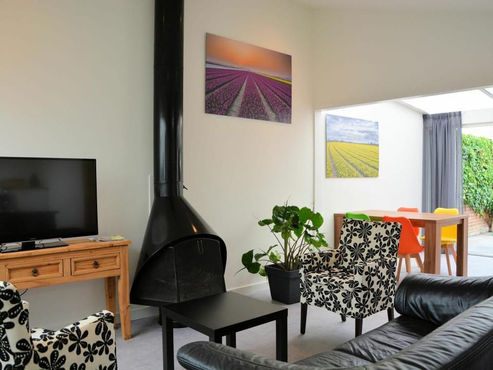 Charming Garden Retreat Vacation rental in Noordwijkerhout
