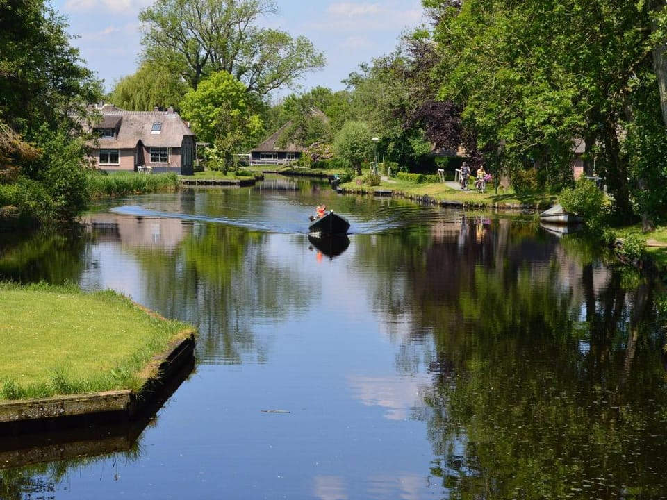 Cottage in Dwarsgracht near Giethoorn Vacation rental in Giethoorn